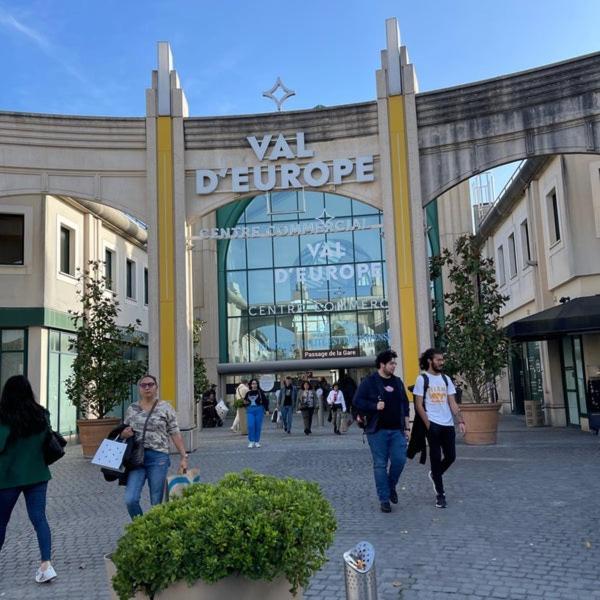Magic Studio - Disneyland Paris Shopping Village 9 Minutes 谢西 外观 照片