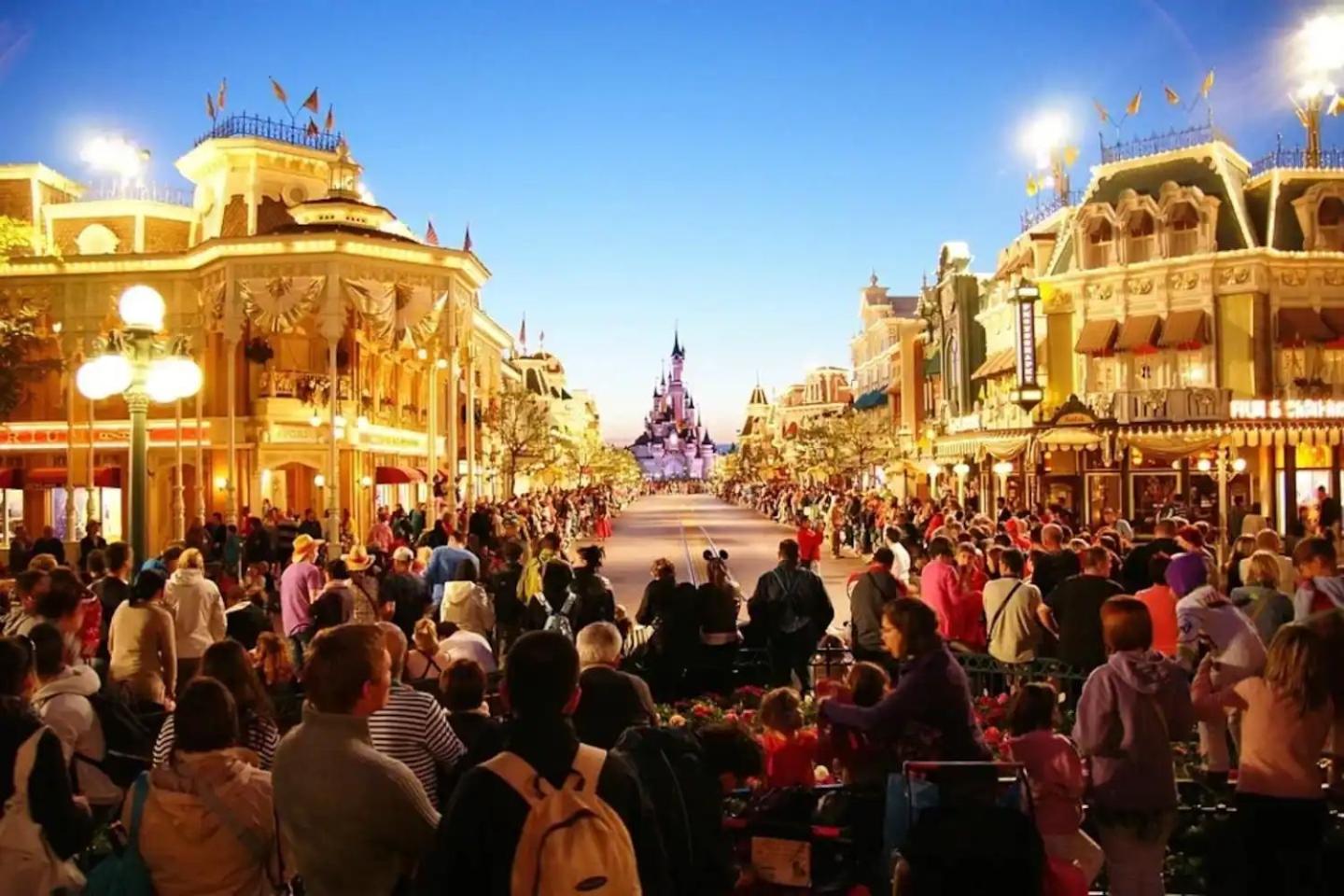 Magic Studio - Disneyland Paris Shopping Village 9 Minutes 谢西 外观 照片